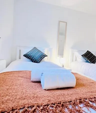 New Fully Furnished Cosy Home Balderton Exterior photo