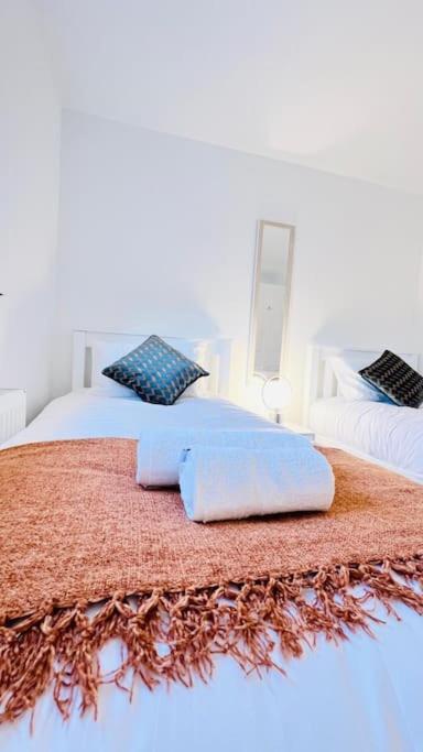 New Fully Furnished Cosy Apartment Balderton