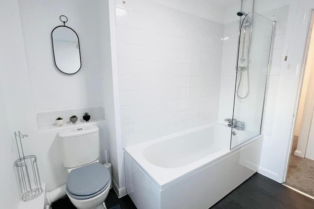 New Fully Furnished Cosy Apartment *